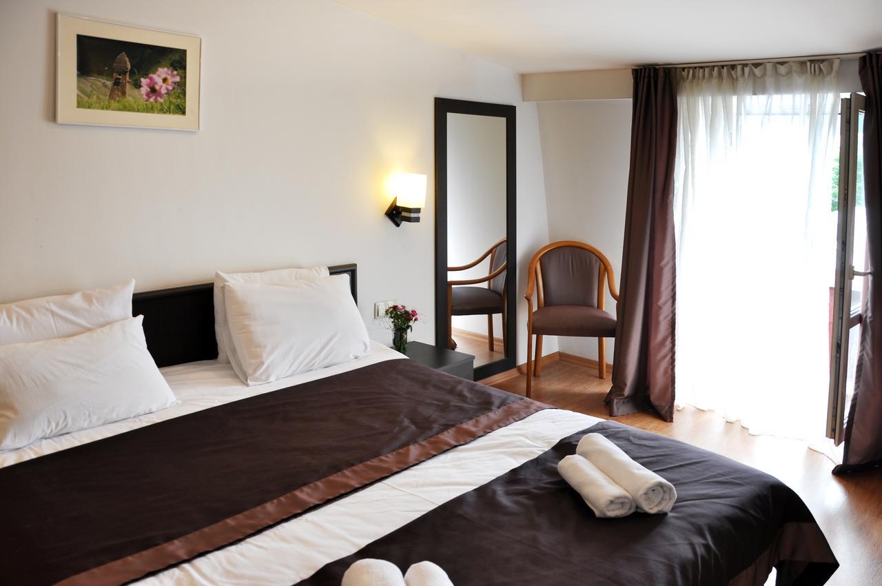 Hotel Corner ティビリシ エクステリア 写真