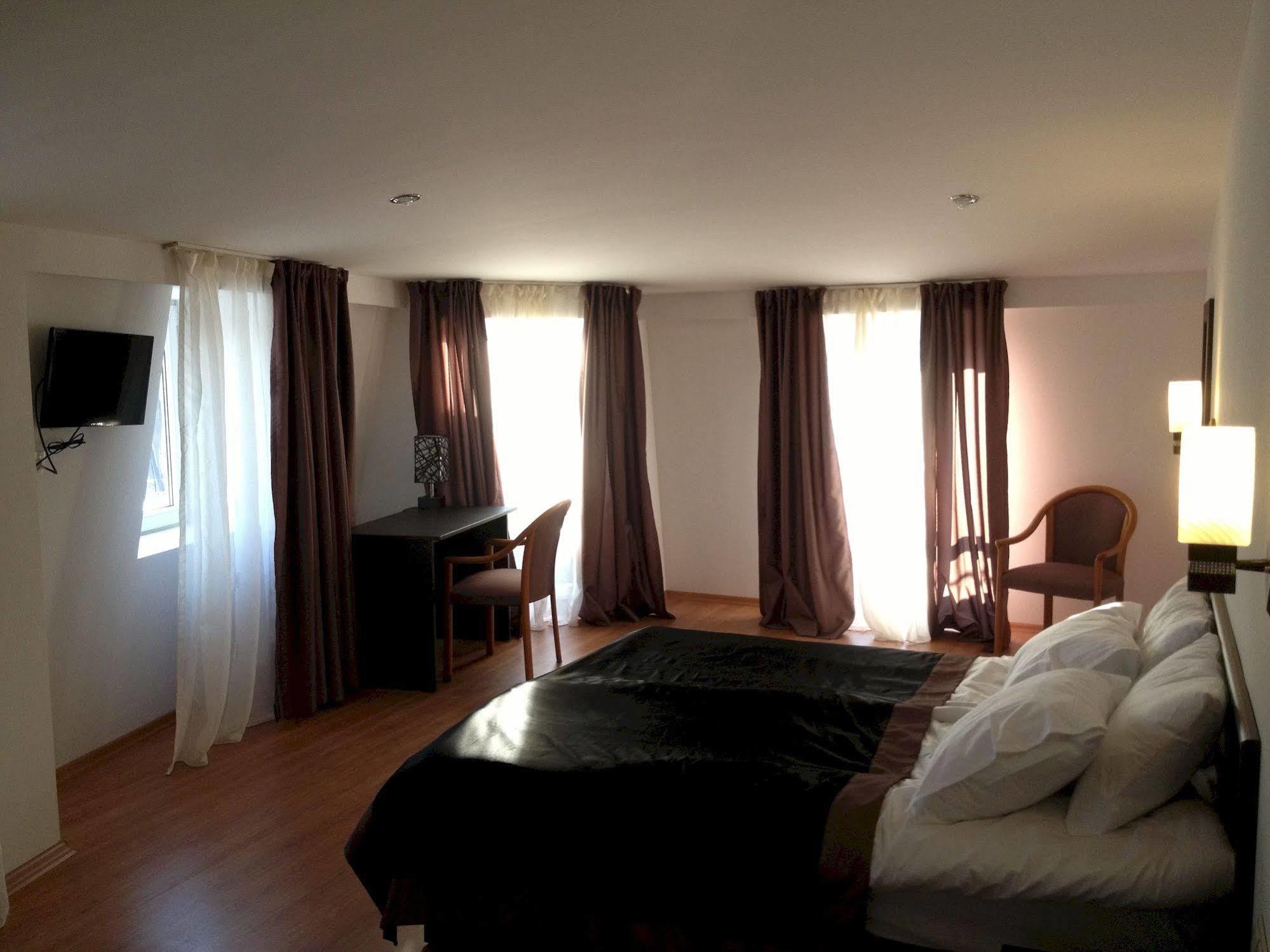 Hotel Corner ティビリシ エクステリア 写真