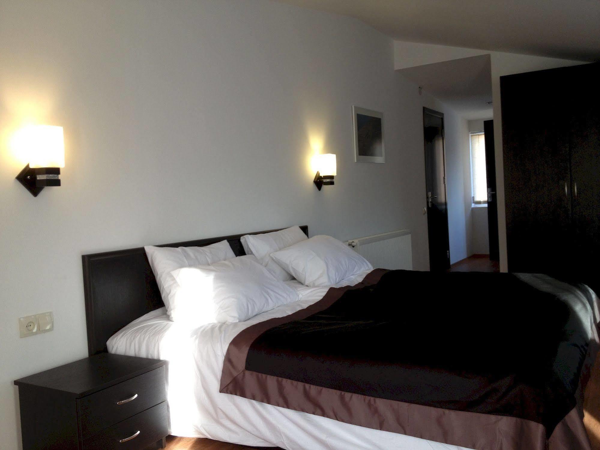 Hotel Corner ティビリシ エクステリア 写真